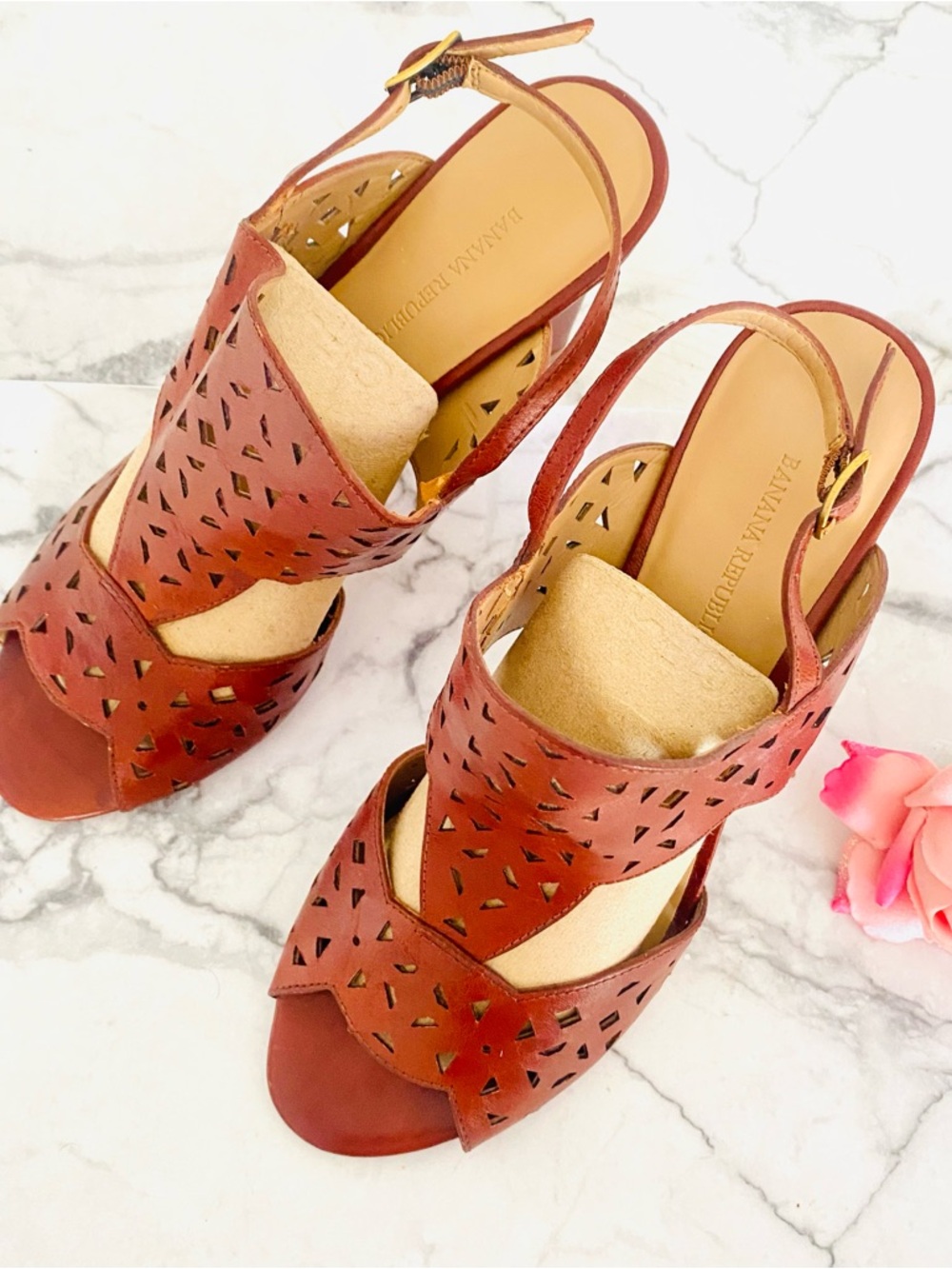 💕Banana Republic Laser Cut 4” Heels SZ 8.5 - Picture 3 of 13